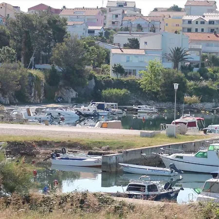 Appartamento 3 Povljana